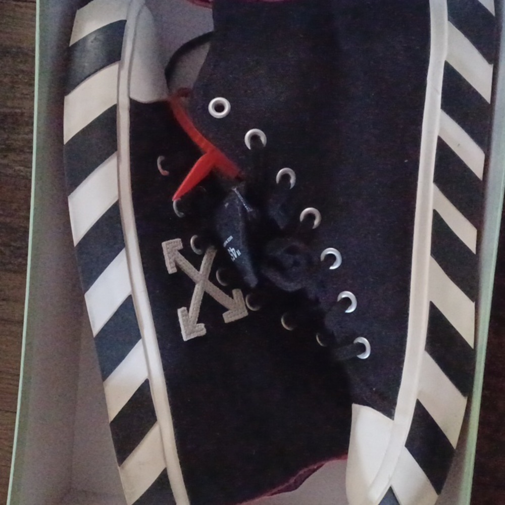 Shoes - Picture 2 of 4